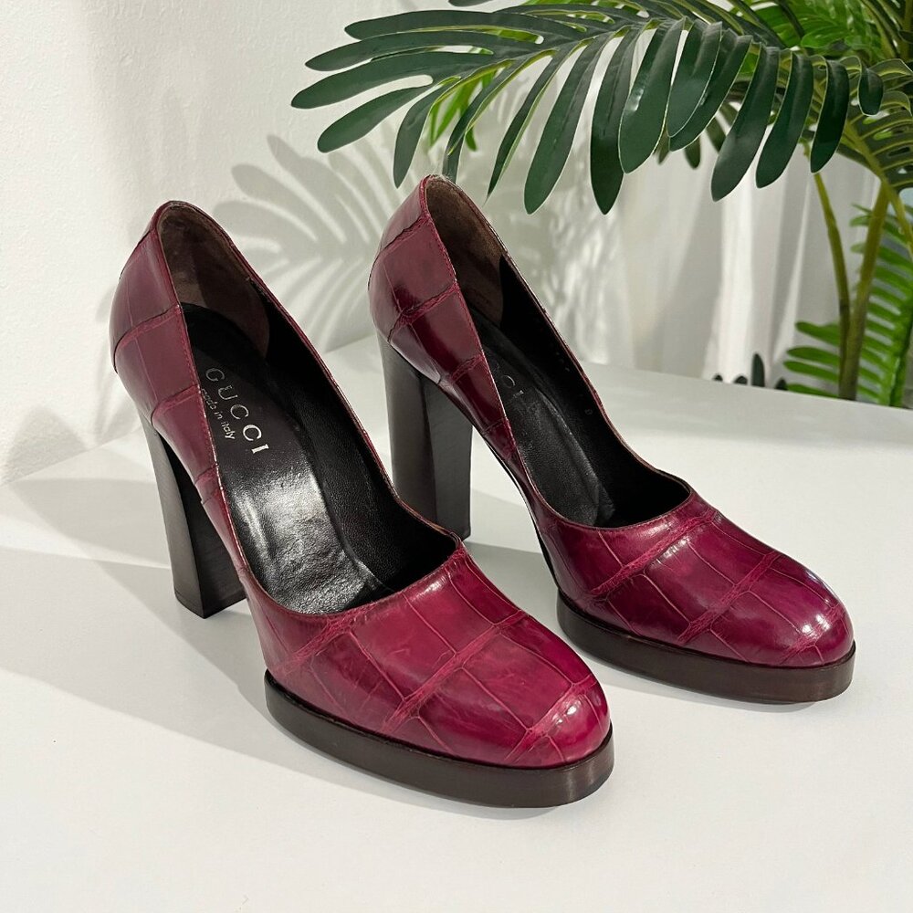Gucci by Tom Ford Plum Alligator Skin Platform Pumps size 7